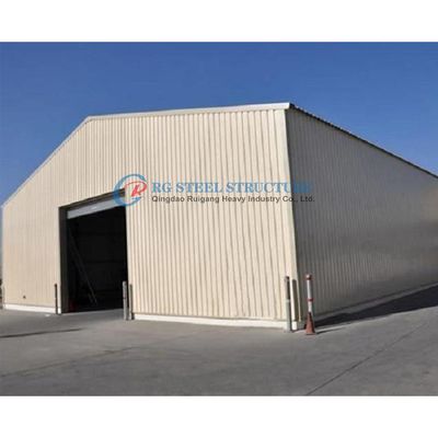 Fabriek voor de fabricage van industriële staalconstructies, bouw van staalconstructies