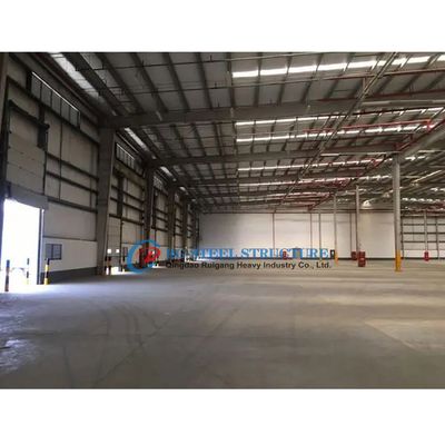 Fabriek met geprefabriceerde staalconstructies voor snelle industriële installatie