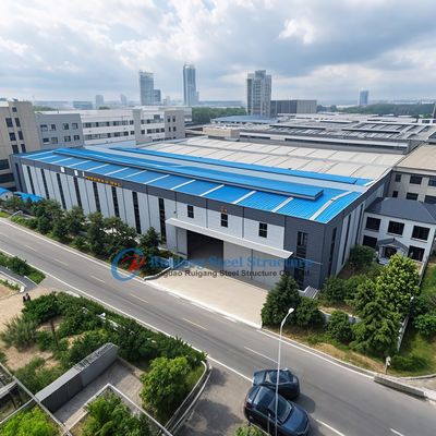 Lichte gegalvaniseerde of geverfde oppervlakte Metalen gebouw Prefab staalconstructie Industrieel magazijn